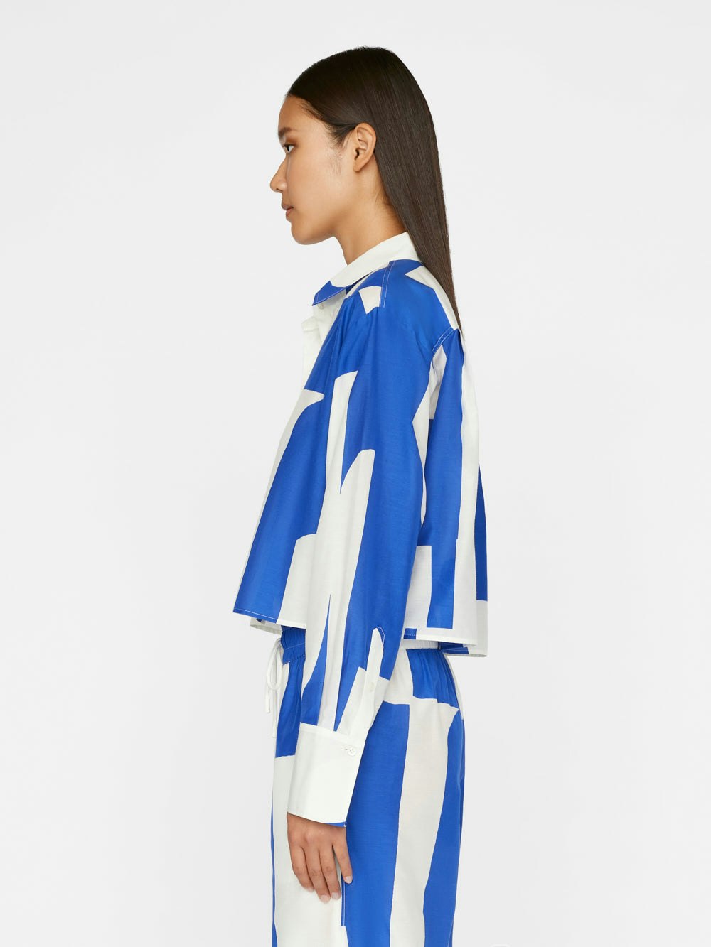 shirt side view alt:fit1